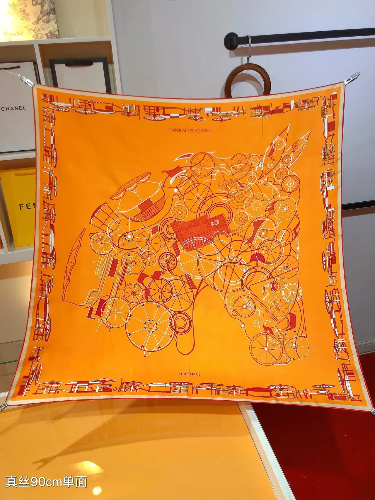 Hermès Carré কমলা লাল বর্গাকার অশ্বসেবী প্রিন্ট রেশম স্কার্ফ 5
