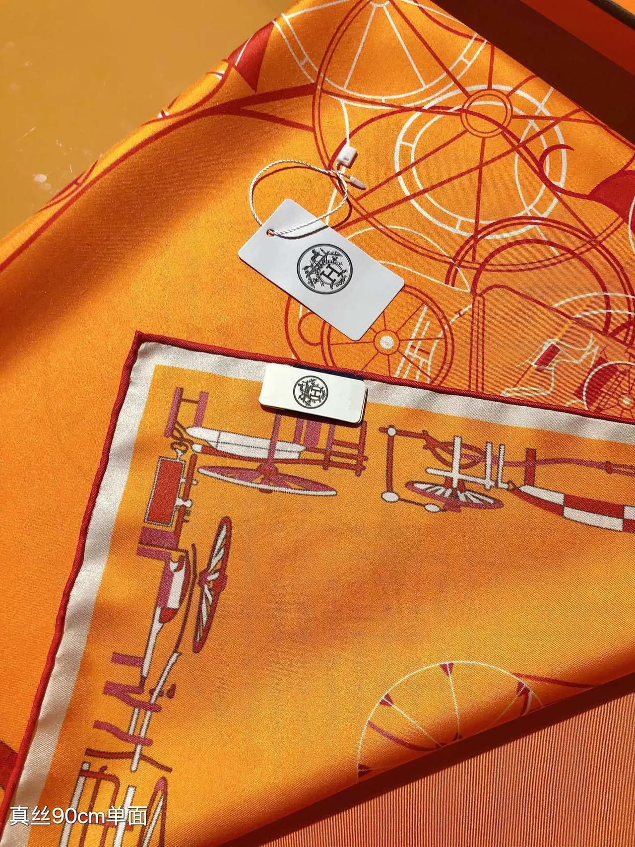 Hermès Carré কমলা লাল বর্গাকার অশ্বসেবী প্রিন্ট রেশম স্কার্ফ 9