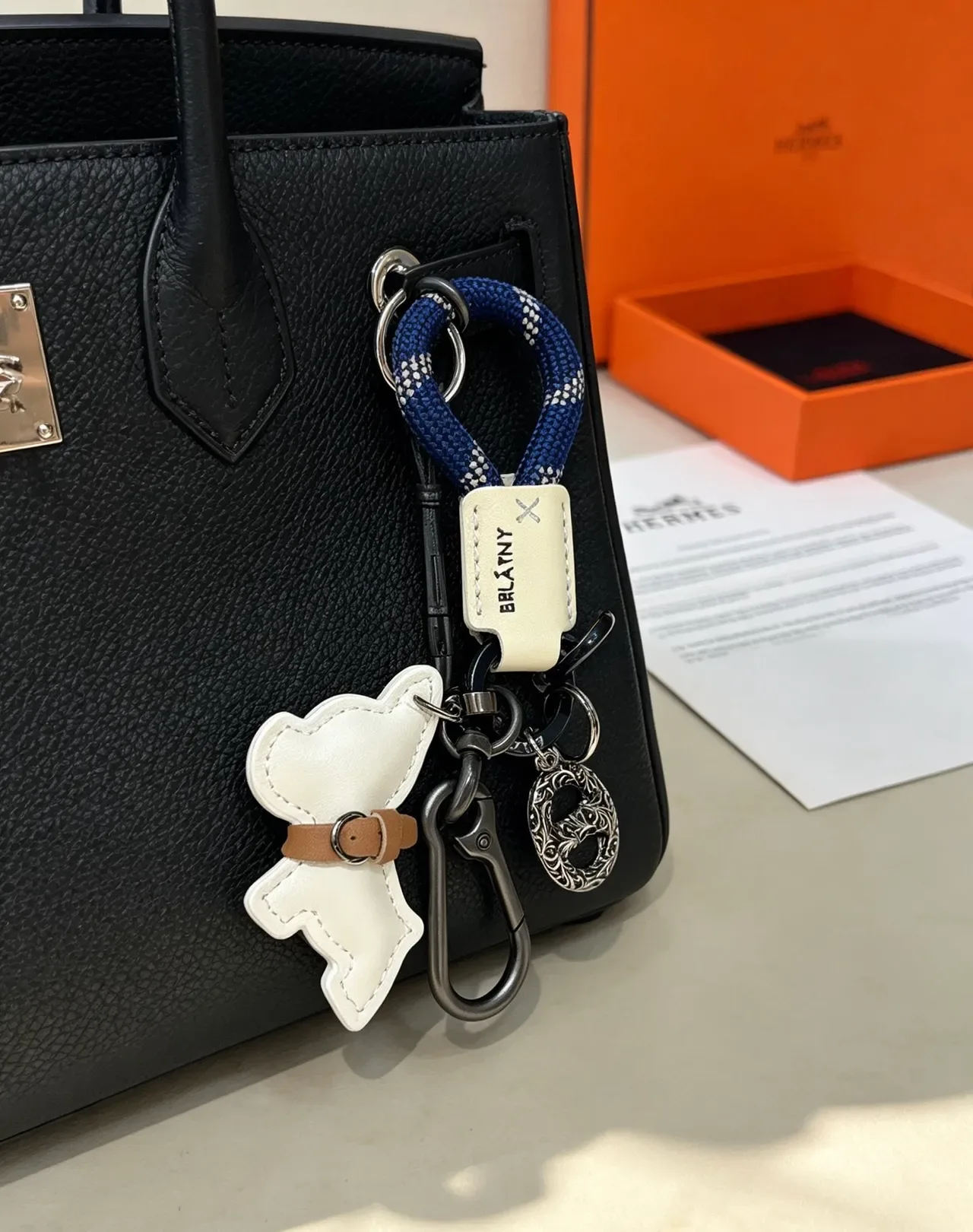 مفتاح سلسلة Hermès Dog Charm الكلب أبيض بحري جلد حلقة حبل حقيبة يد 3