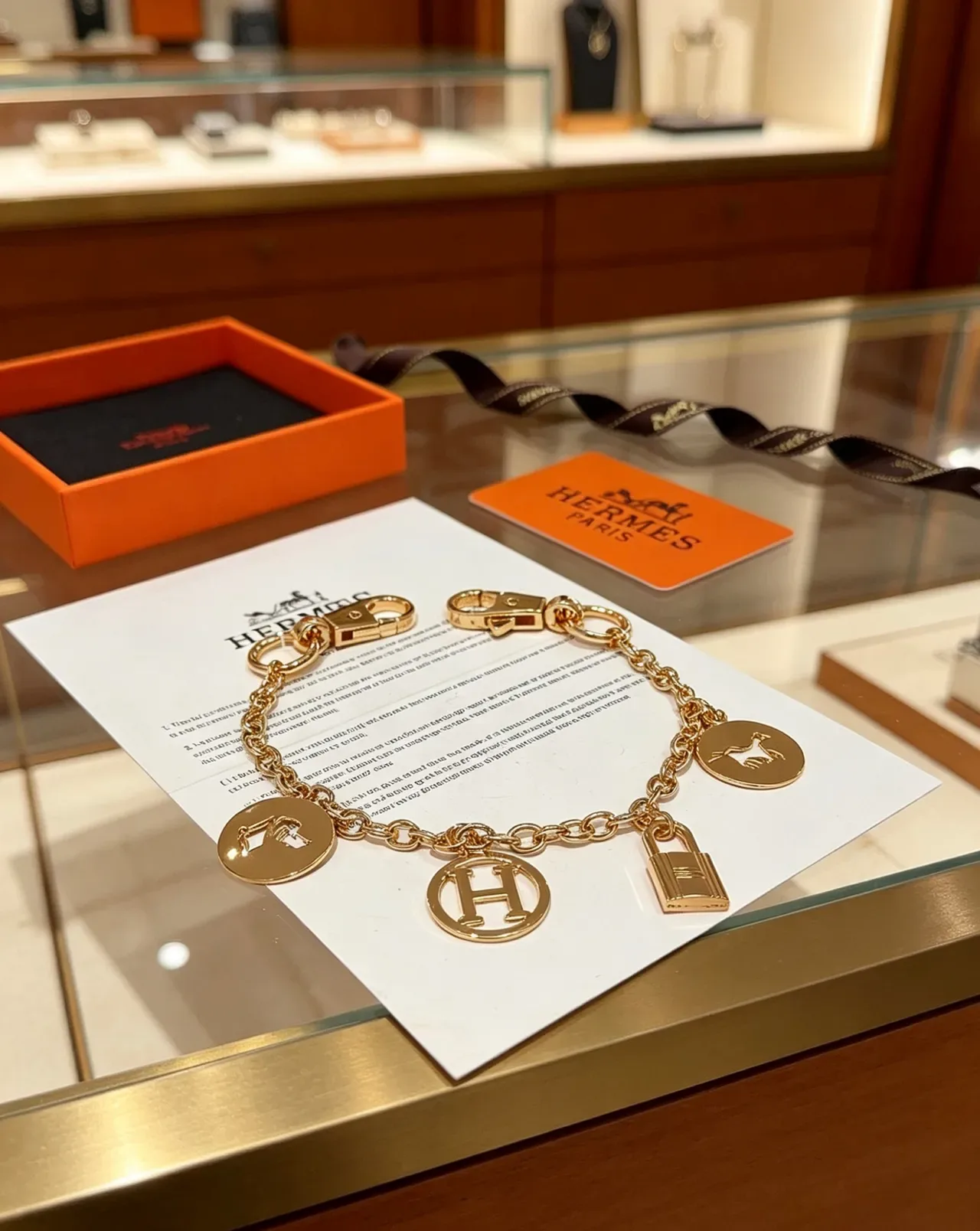 Pulseira Hermès Corrente de Ouro com Quatro Charms Circulares 3