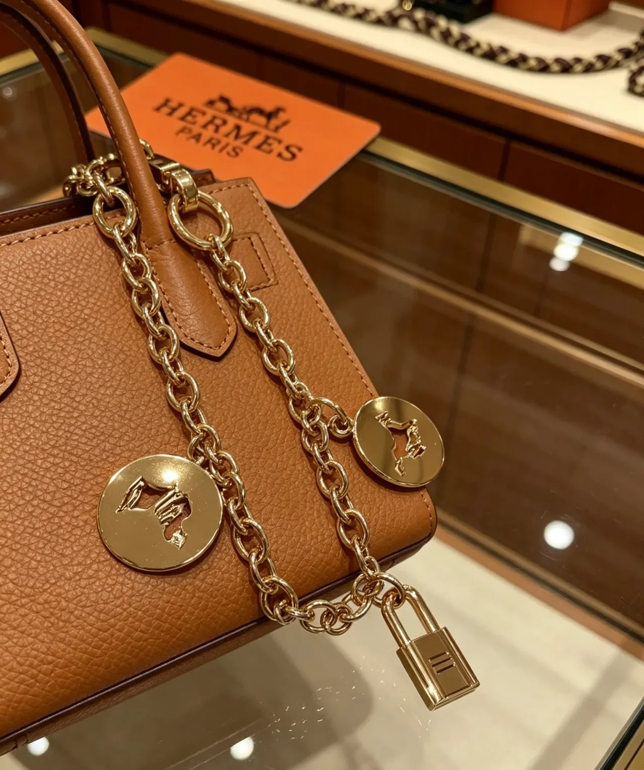 Pulseira Hermès Corrente de Ouro com Quatro Charms Circulares 6