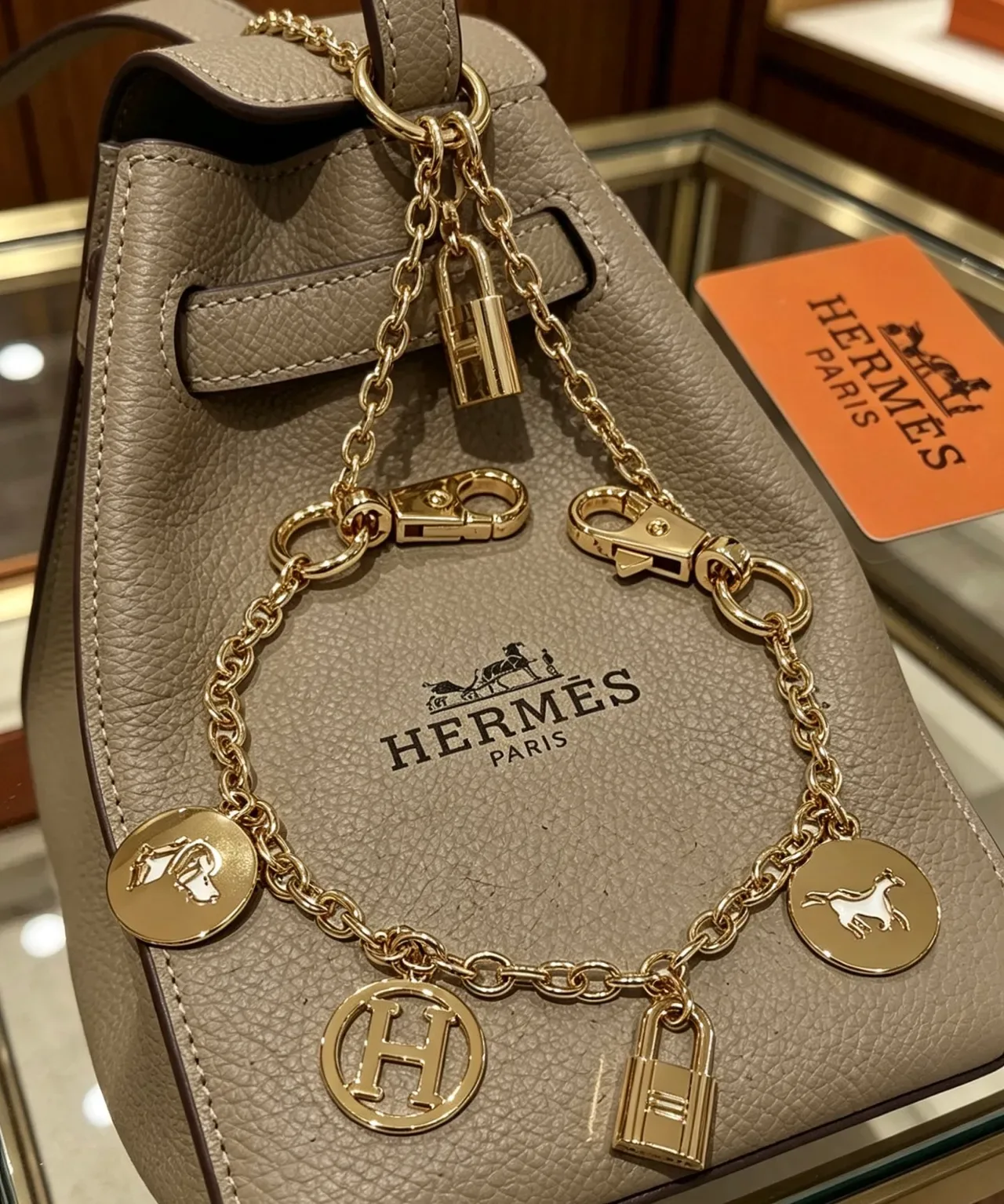 Pulseira Hermès Corrente de Ouro com Quatro Charms Circulares 8