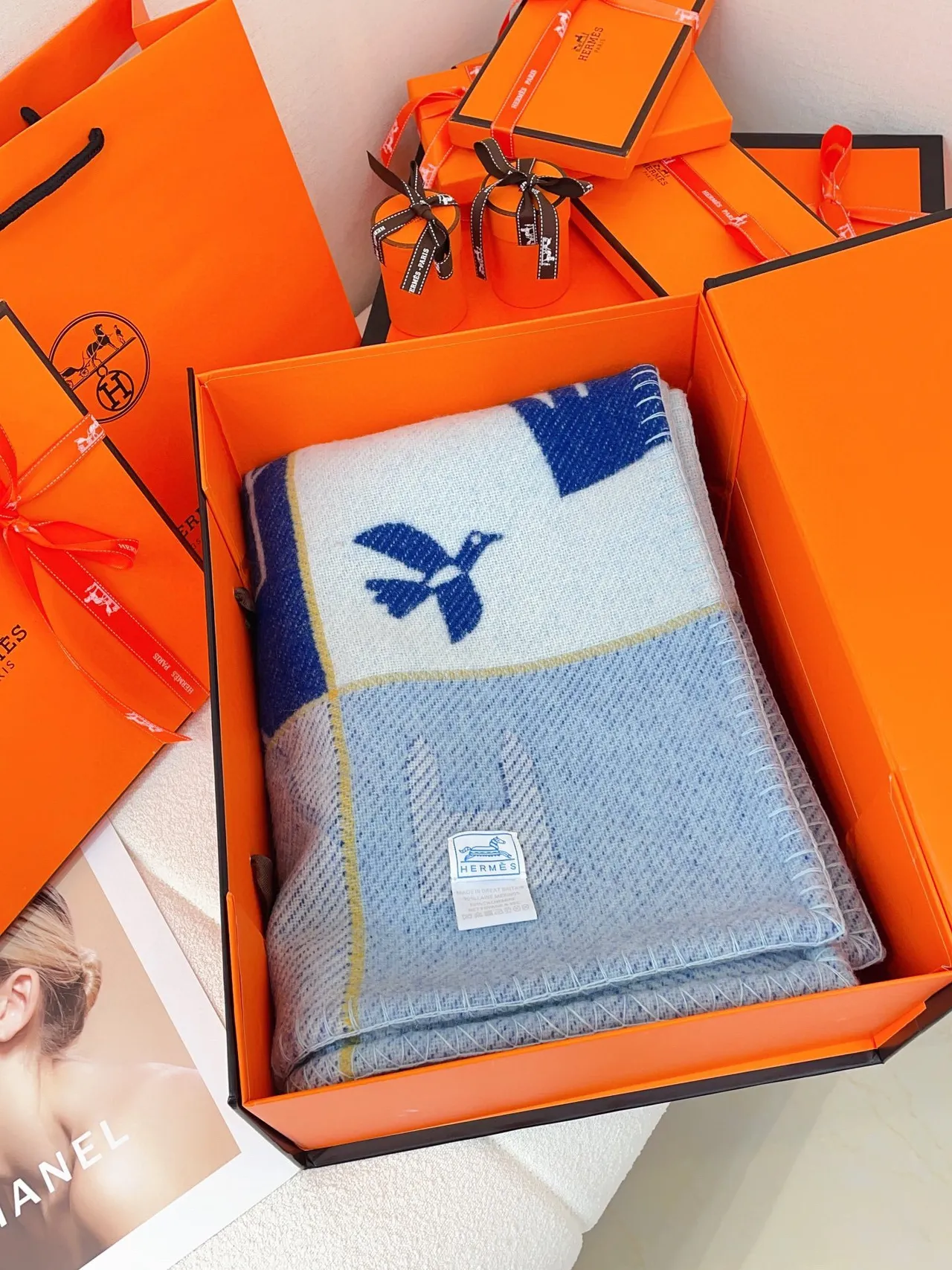 Hermès Chal Patchwork Gráfico Azul Marino y Crema 4