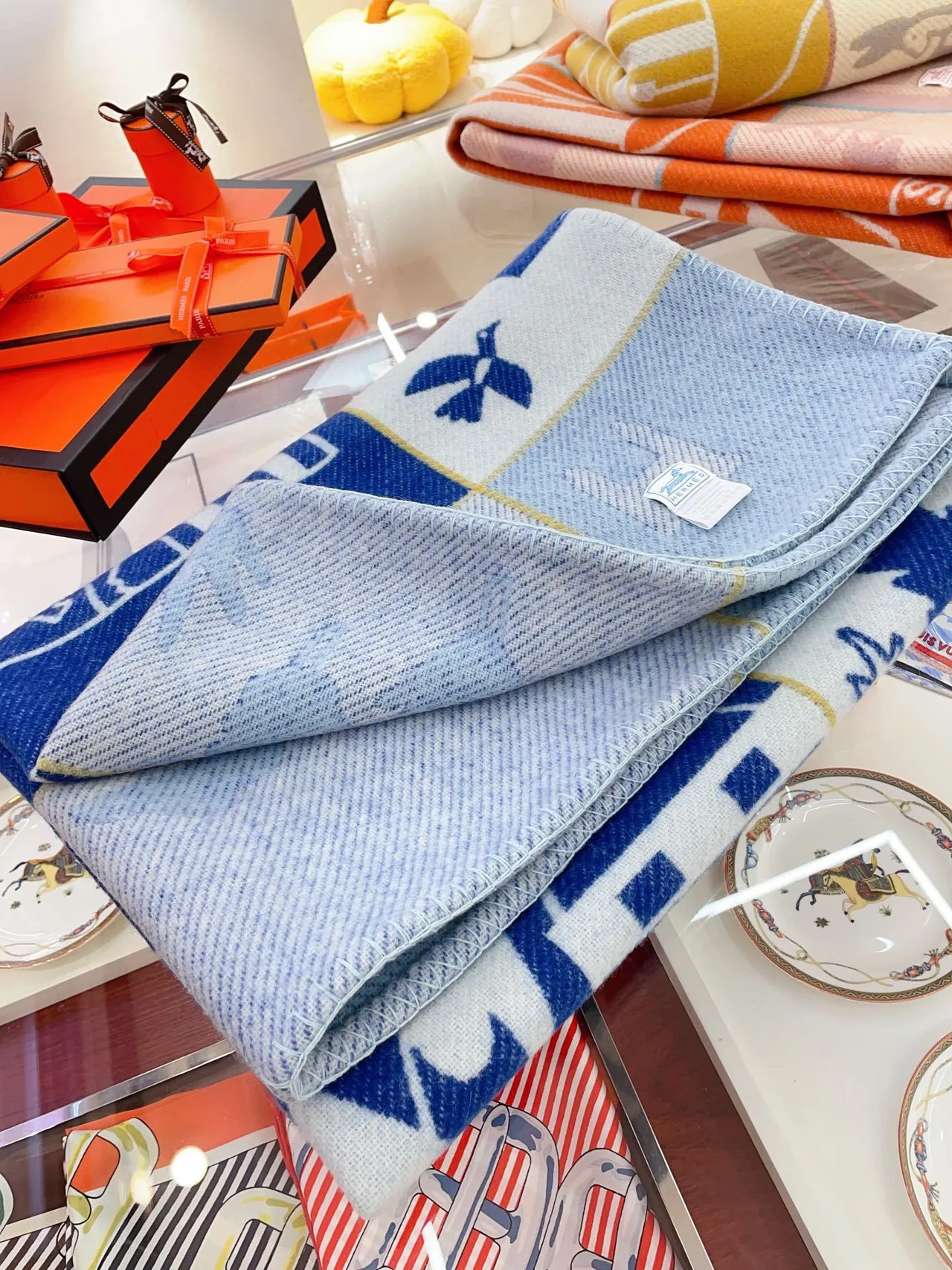 Hermès Chal Patchwork Gráfico Azul Marino y Crema 7