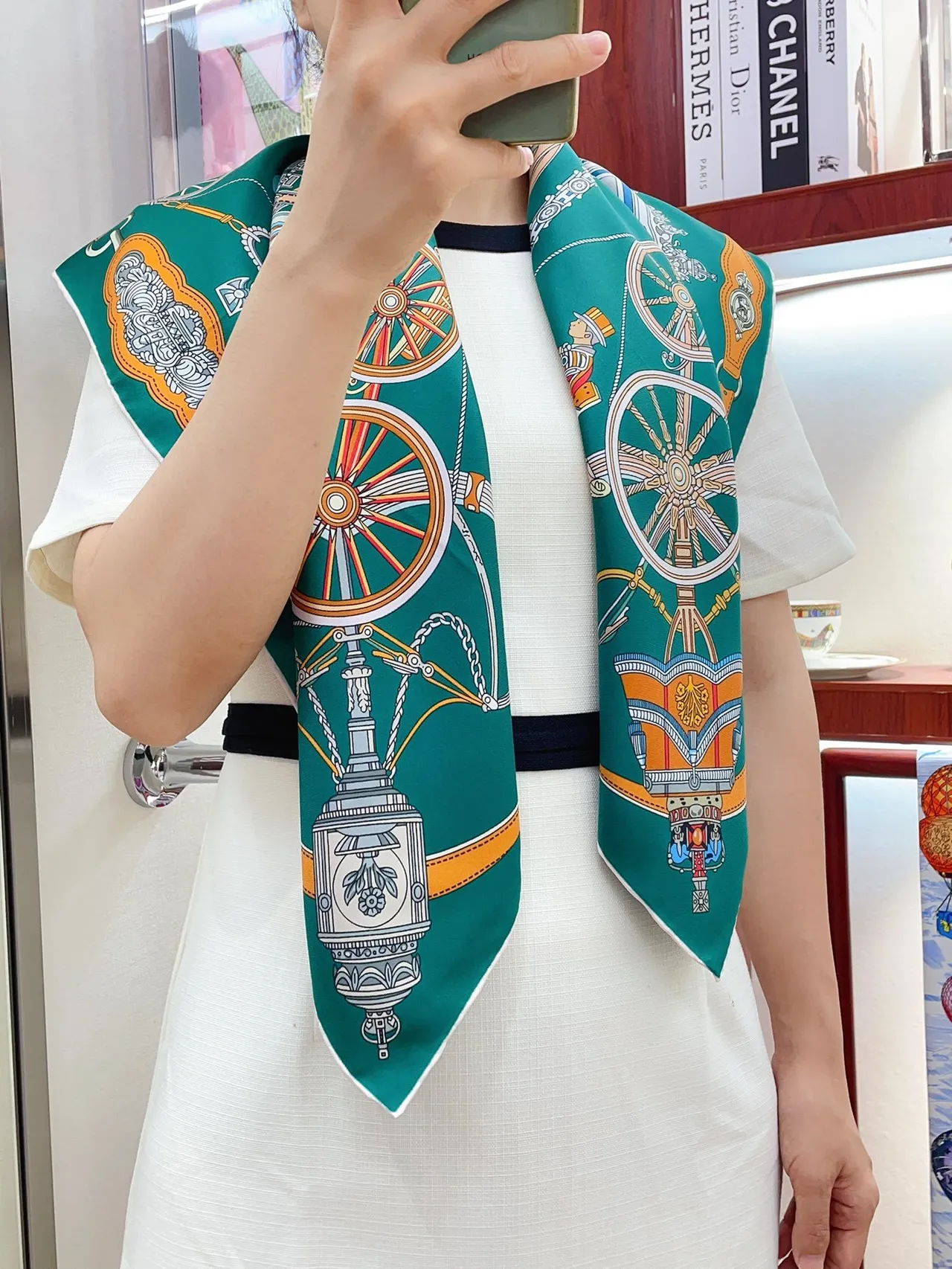 Hermès 綠橙色 方形 馬術印花 絲巾 2