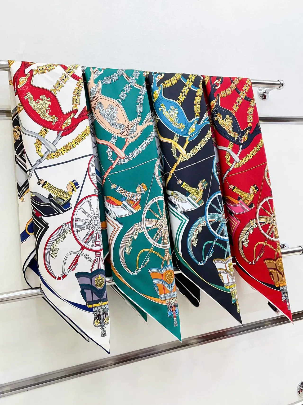 Hermès 綠橙色 方形 馬術印花 絲巾 4