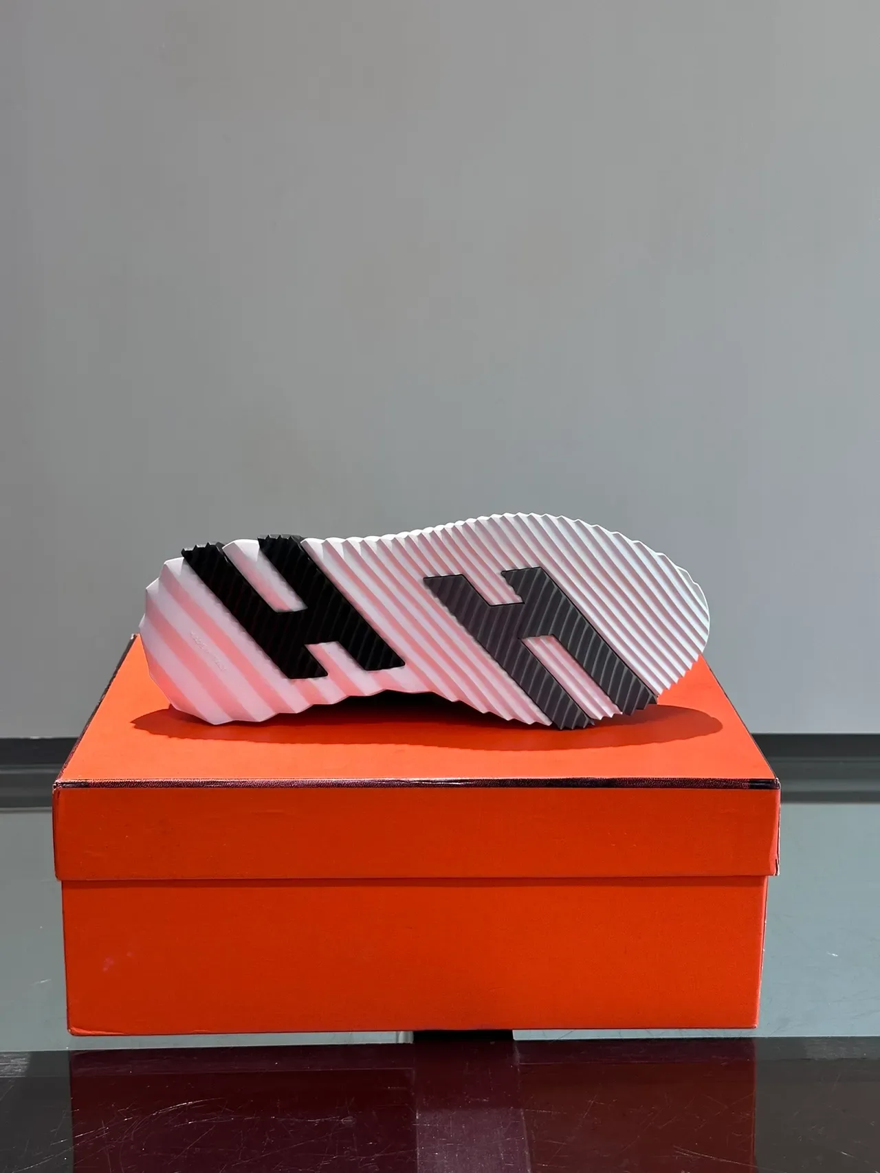 Hermès H-Ride 灰白皮革生活方式运动鞋 2