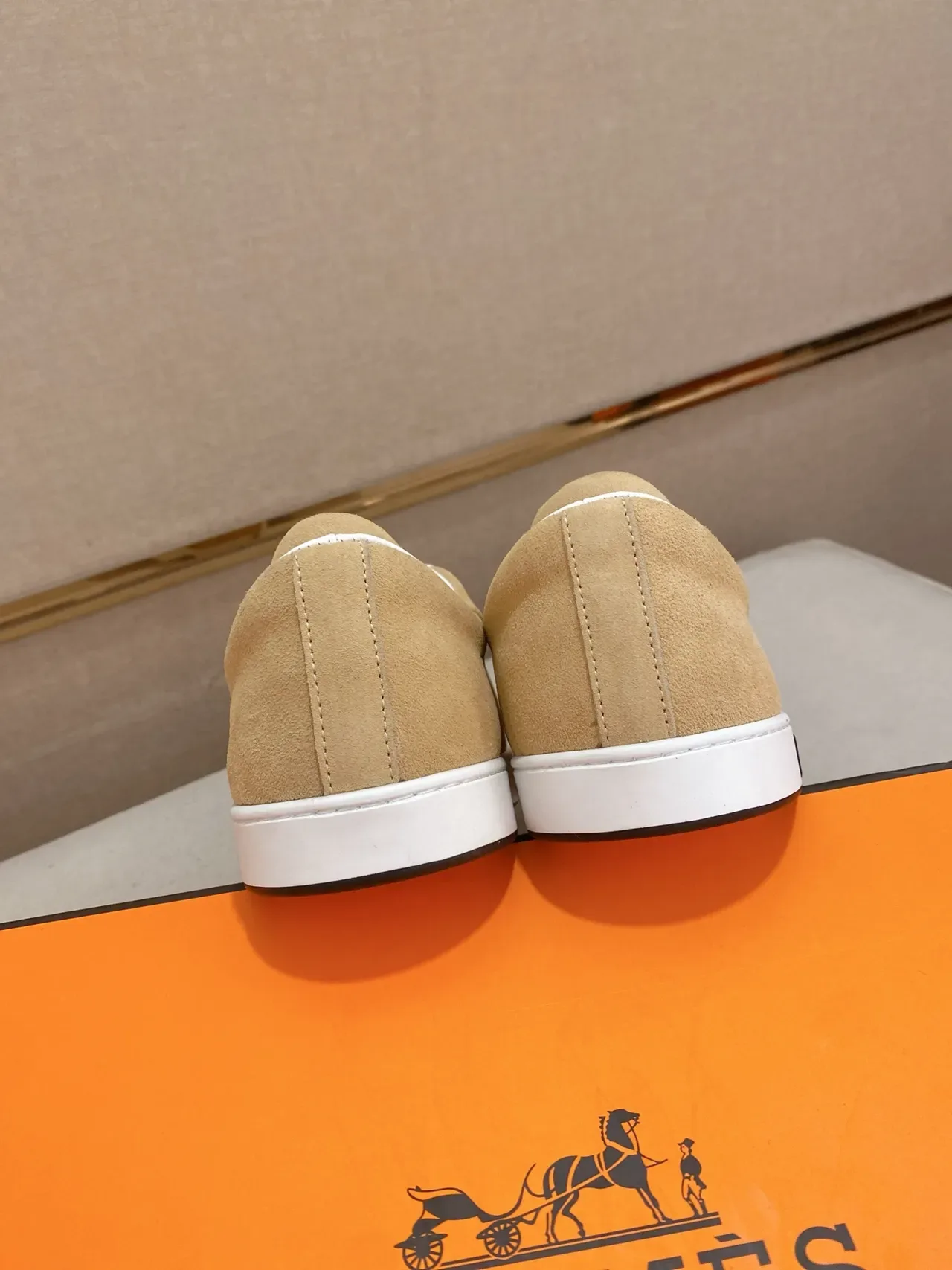Hermès H Sneaker 米色麂皮白色鞋底生活方式鞋 3