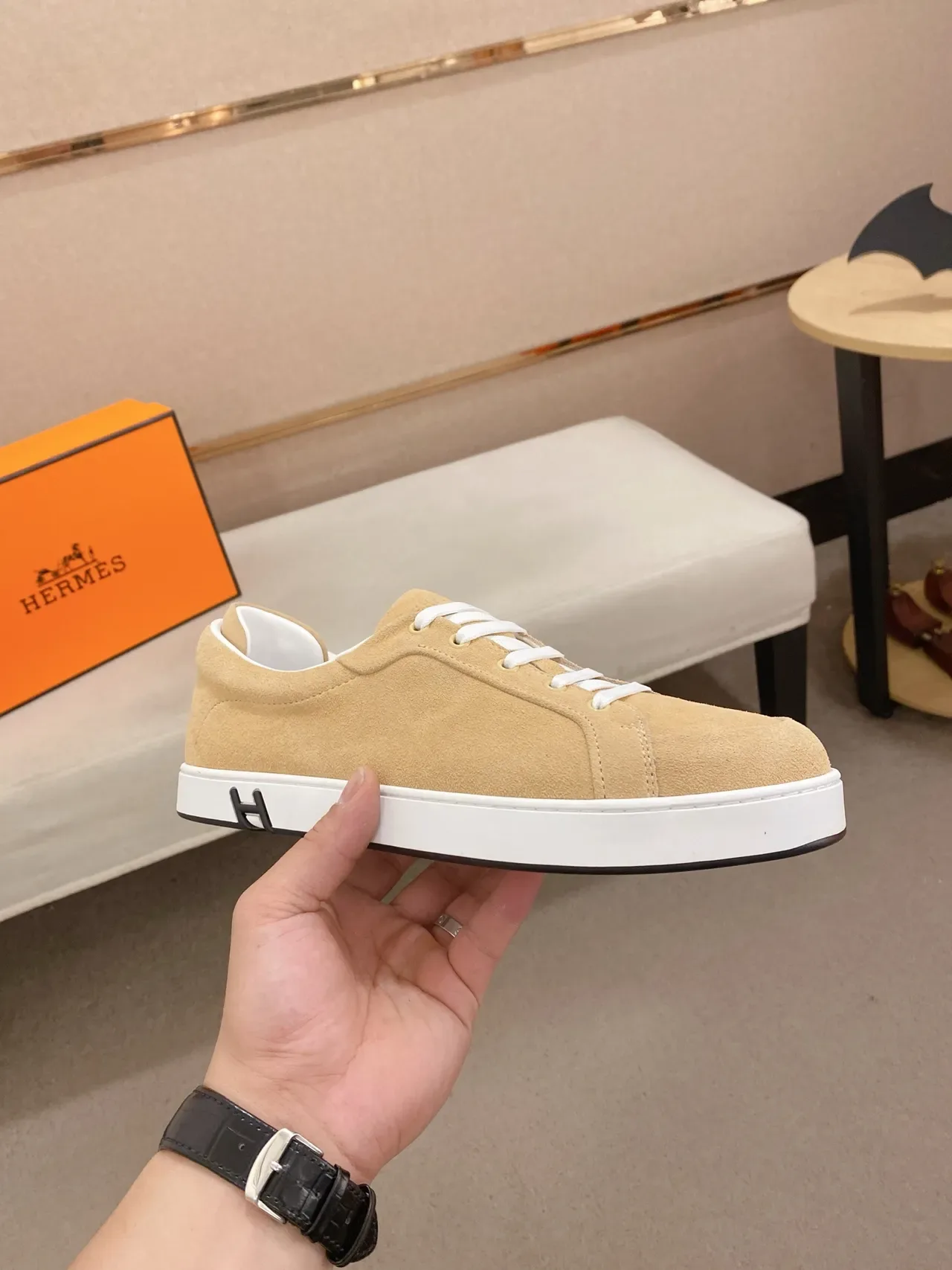 Hermès H Sneaker 米色麂皮白色鞋底生活方式鞋 4