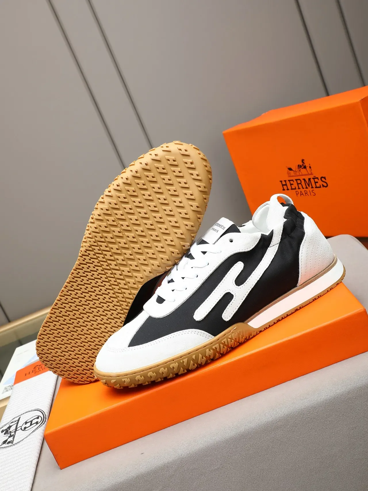 Hermès H Sneaker কালো সাদা Gum লाइফস্টাইল স্নিকার 4
