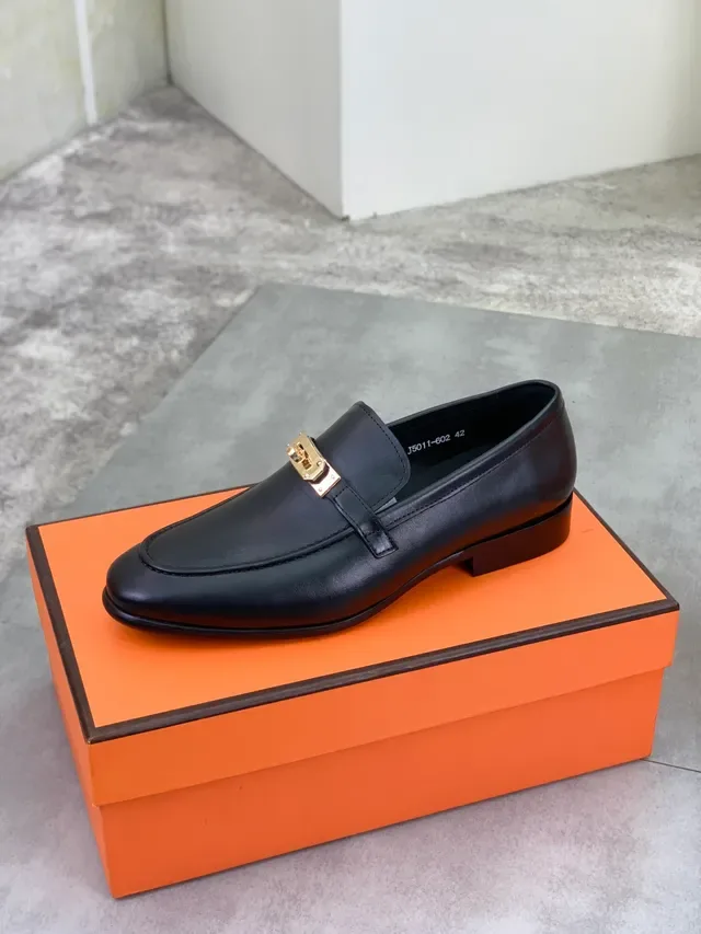Hermès Oran Mocassins en cuir noir avec boucle dorée 5
