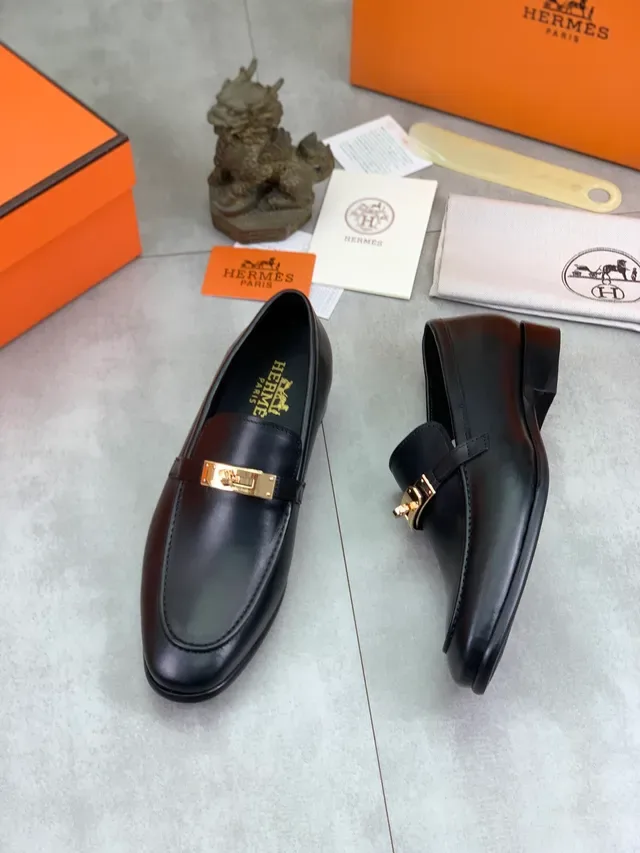 Hermès Oran Mocassins en cuir noir avec boucle dorée 6
