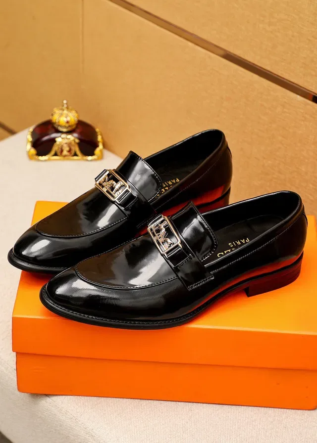 Hermès Oran Black Patent Leather Horse-and-Carriage Buckle Loafers 2