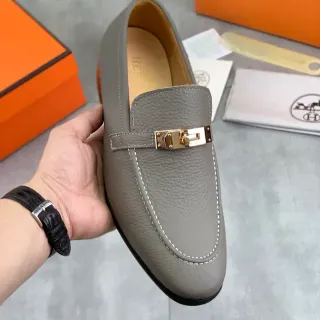 Hermès Oran 灰色 金色 粒面皮革 H-Turn 金属扣 乐福鞋