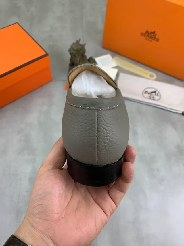 Hermès Oran Mocassim Couro Texturizado Cinza Dourado Fivela H-Turn Metal 3
