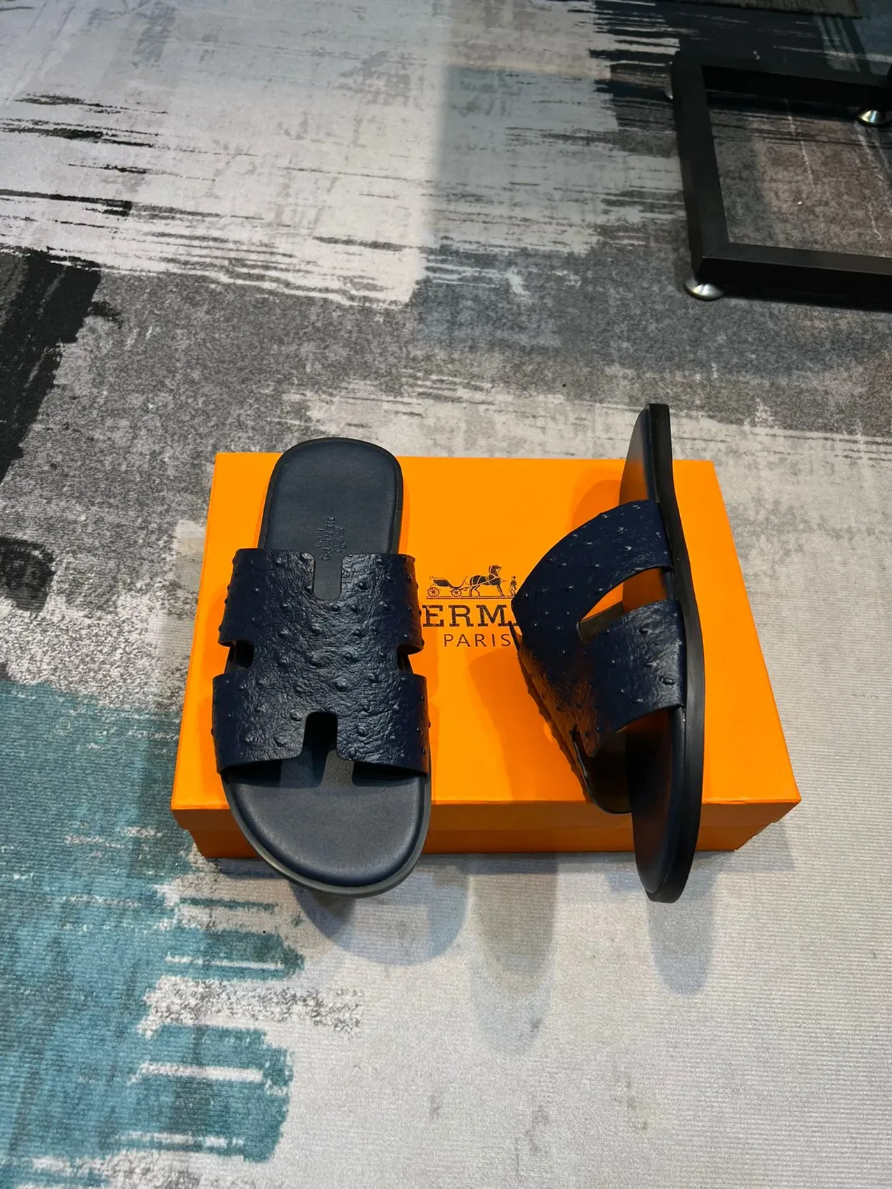 Hermès Oran Navy Couro de Avestruz Embossado H-Strap Chinelos 4