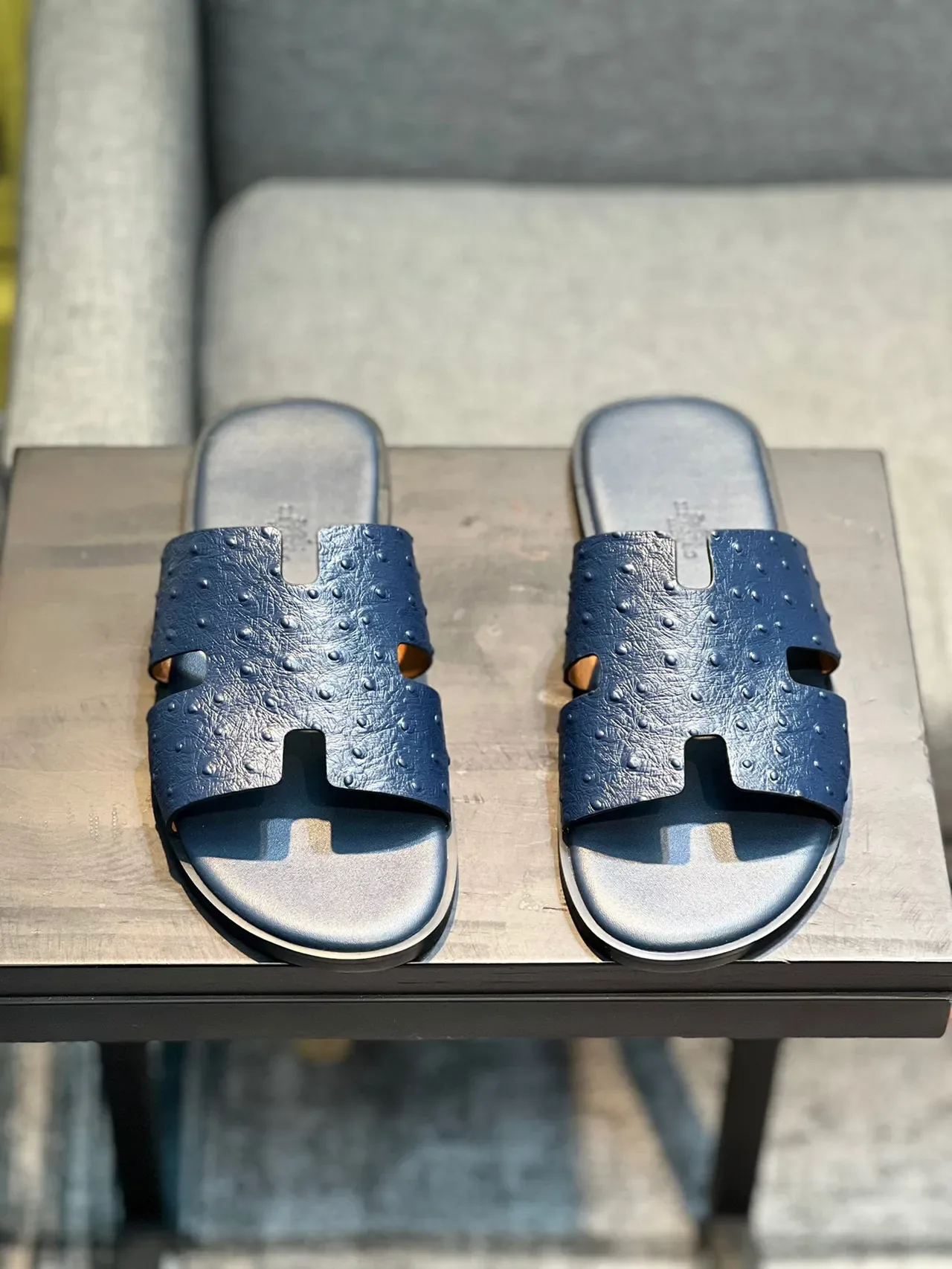 Hermès Oran Navy Couro de Avestruz Embossado H-Strap Chinelos 5