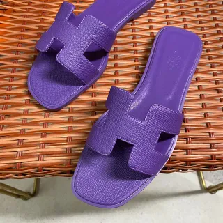 Hermès Oran sandálias roxas com tiras H e bico quadrado