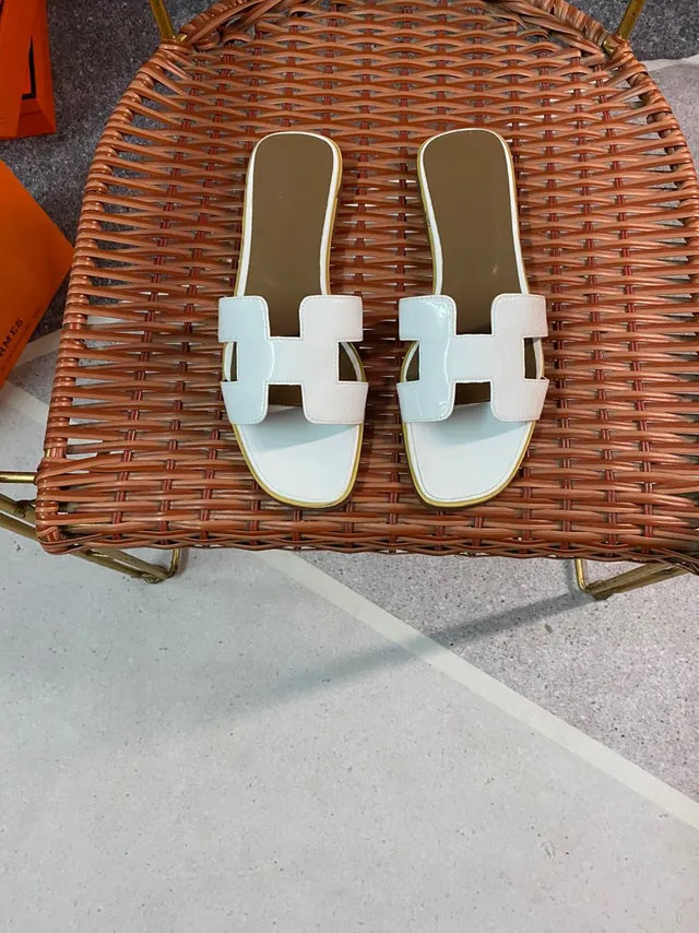 Hermès Oran White Glossy Leather H-Strap Slippers 2