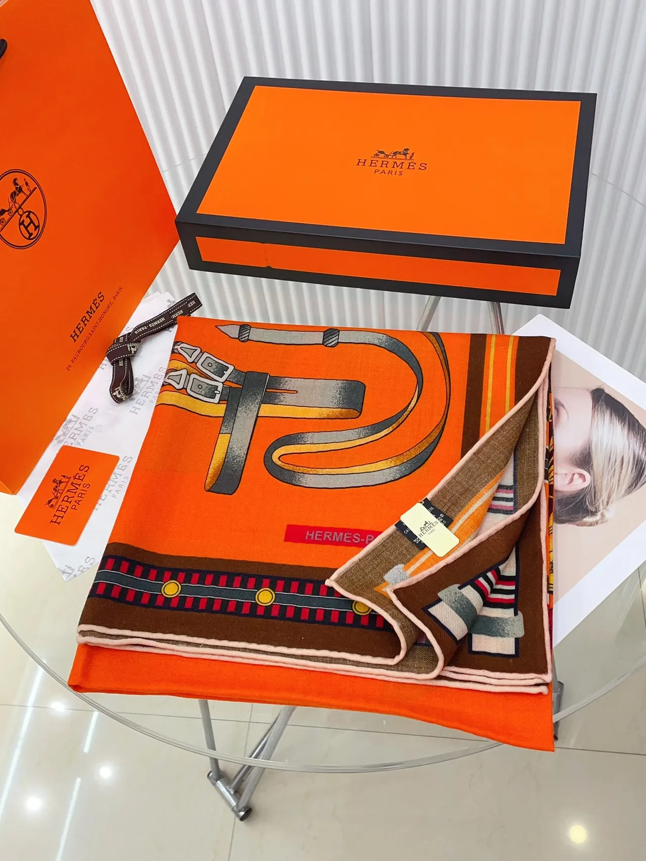 Hermès ছাপানো ঘোড়সওয়ার নিদর্শন নারঙ্গী রেশম শাল 5