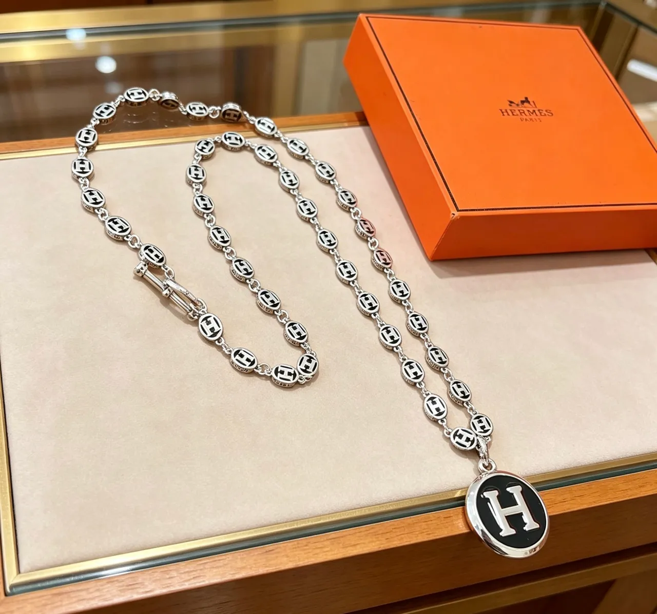 Collier Hermès Argent Noir Métal Émaillé Motif H 7