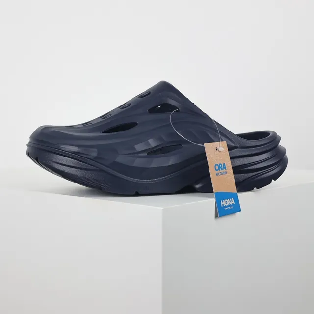 Hoka ORA Recovery नेवी ब्लू मोल्डेड फोम क्लॉग 9