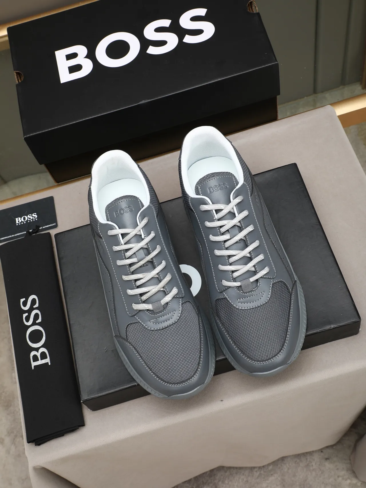 Hugo Boss رمادي أبيض جلد مثقوب علوي لوح شبكي لمسات أحذية رياضية أسلوب حياة 2