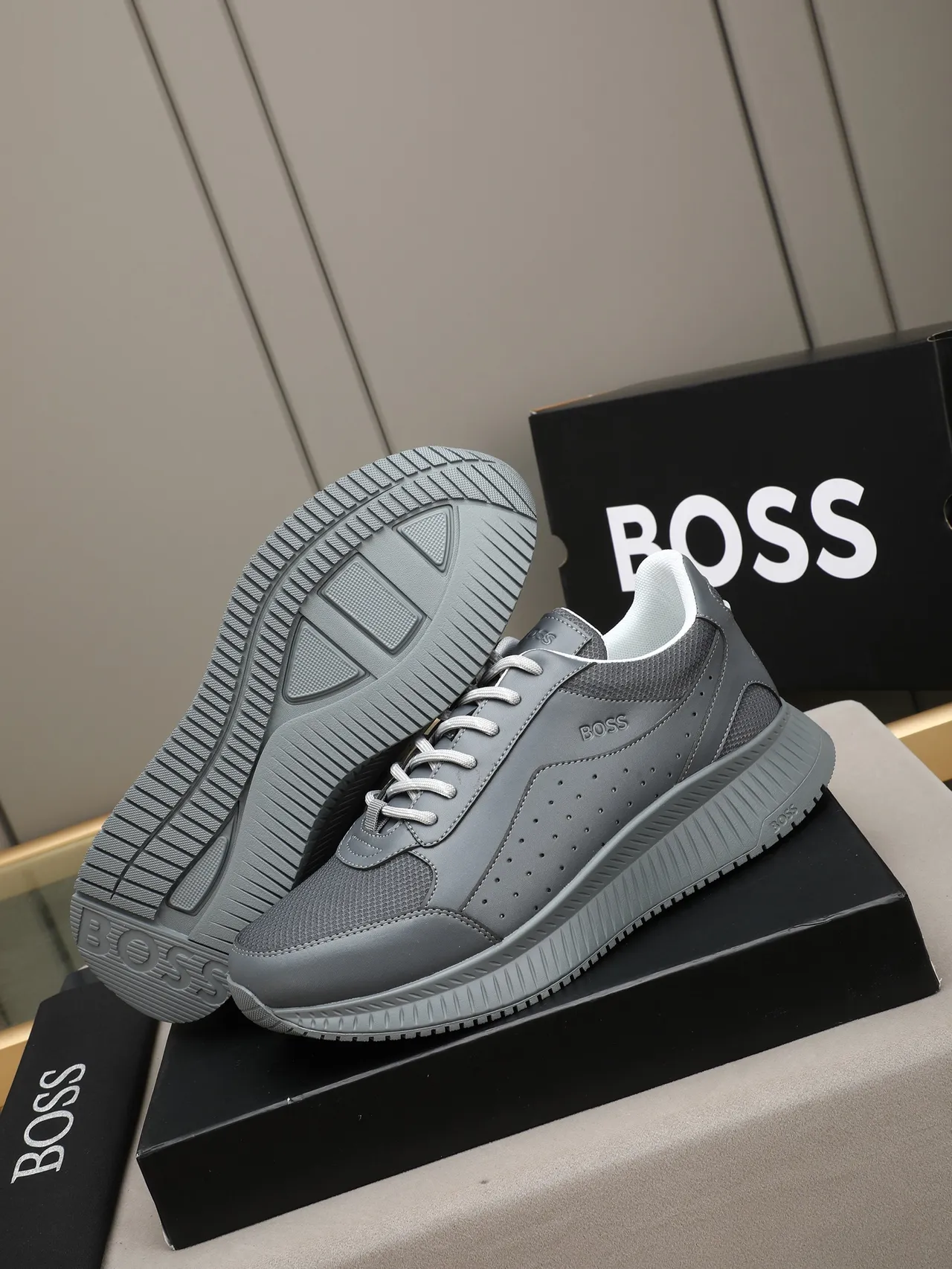 Hugo Boss رمادي أبيض جلد مثقوب علوي لوح شبكي لمسات أحذية رياضية أسلوب حياة 4