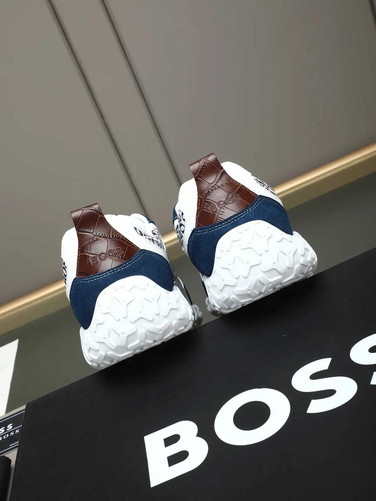 Hugo Boss 印花海军蓝和白色生活方式运动鞋 3