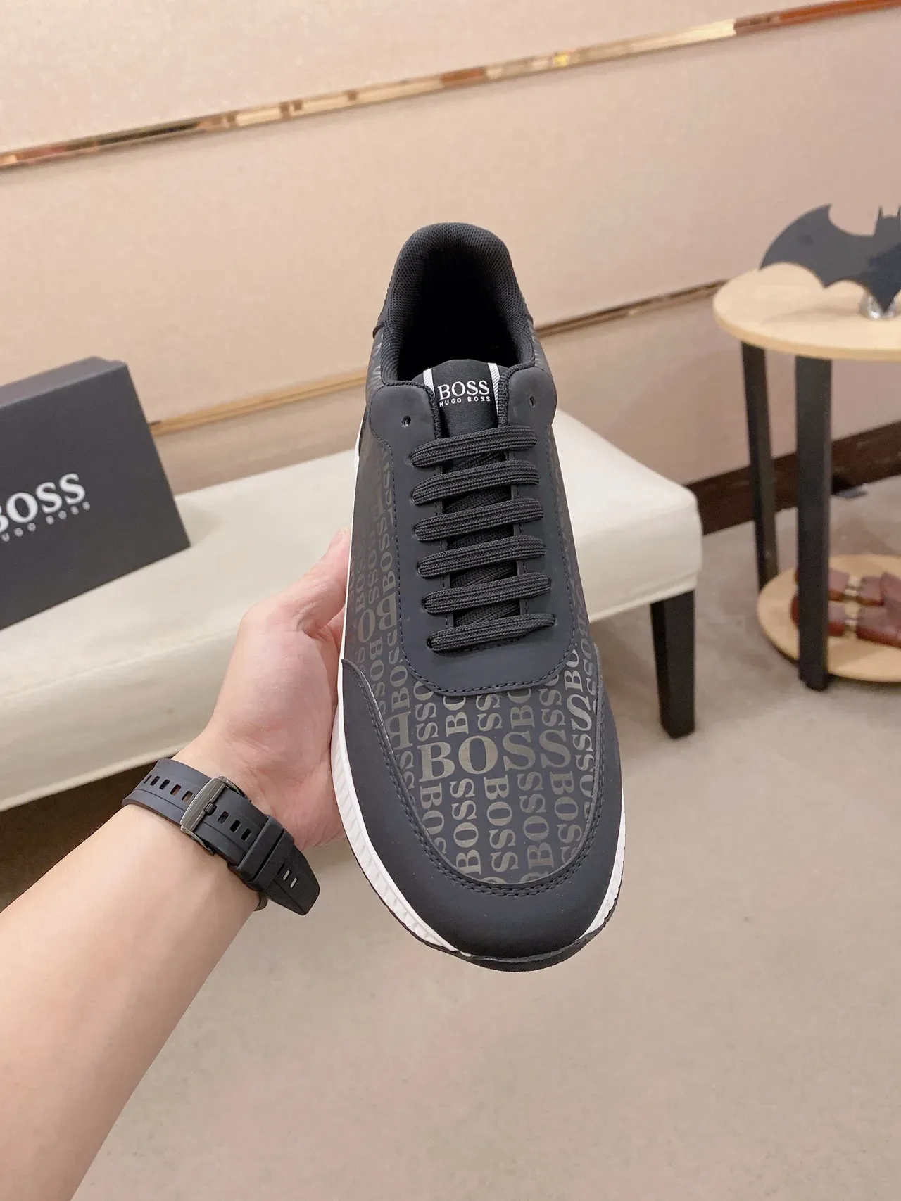 Hugo Boss লোগো সহ কালো এবং সাদা লাইফস্টাইল স্নিকার্স 2