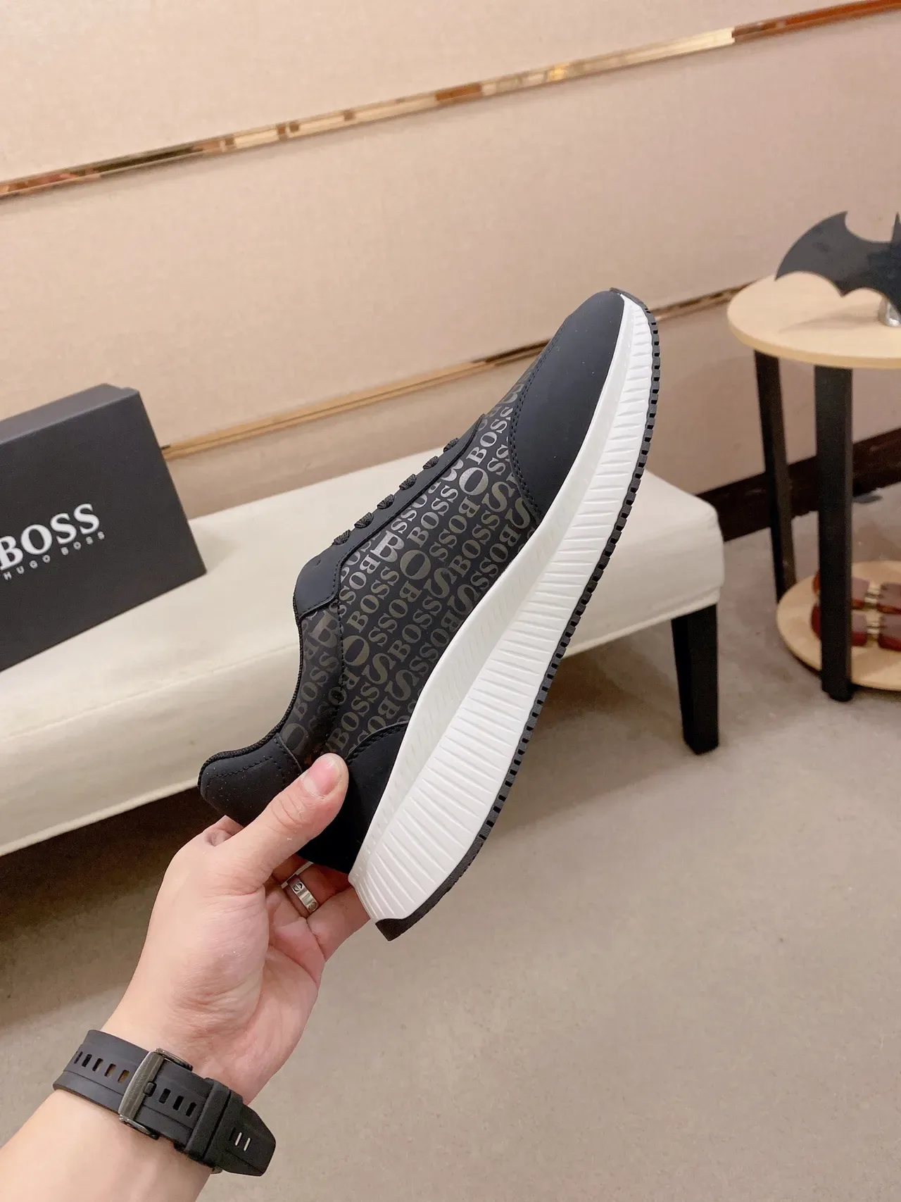 Hugo Boss লোগো সহ কালো এবং সাদা লাইফস্টাইল স্নিকার্স 5