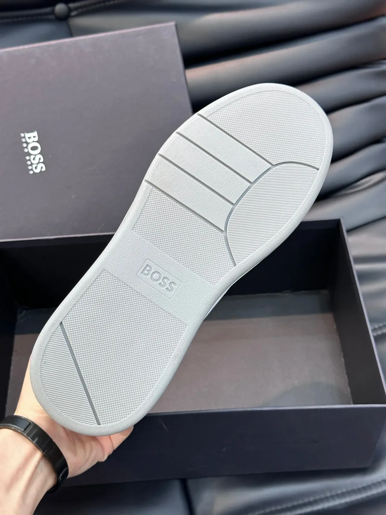 Sapatilhas Lifestyle Hugo Boss Branco e Beige de Suede e Couro com Painéis Baixo 3