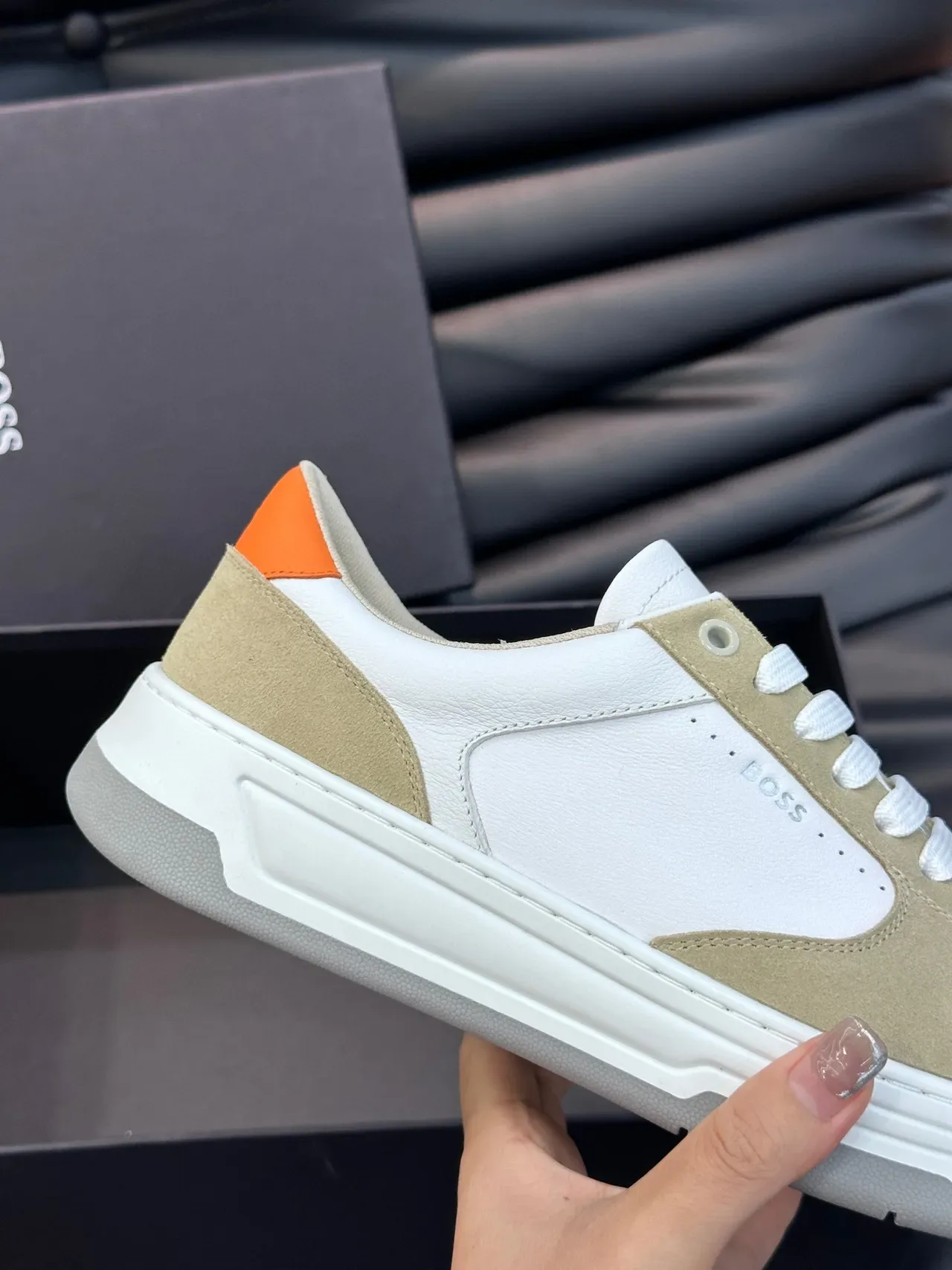 Sapatilhas Lifestyle Hugo Boss Branco e Beige de Suede e Couro com Painéis Baixo 5