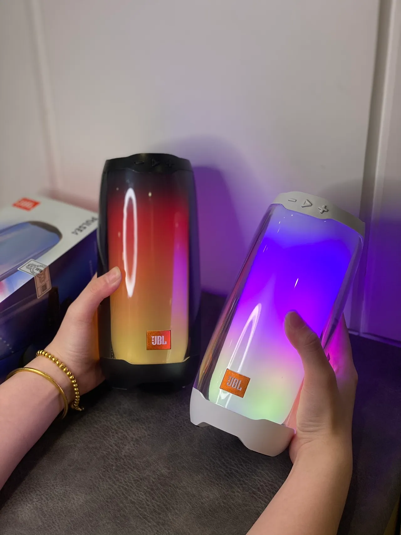 JBL नीला काला गोलाकार पारदर्शी बॉडी पोर्टेबल स्पीकर 2