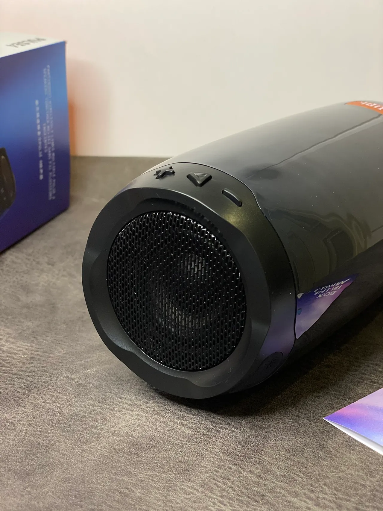 JBL नीला काला गोलाकार पारदर्शी बॉडी पोर्टेबल स्पीकर 3