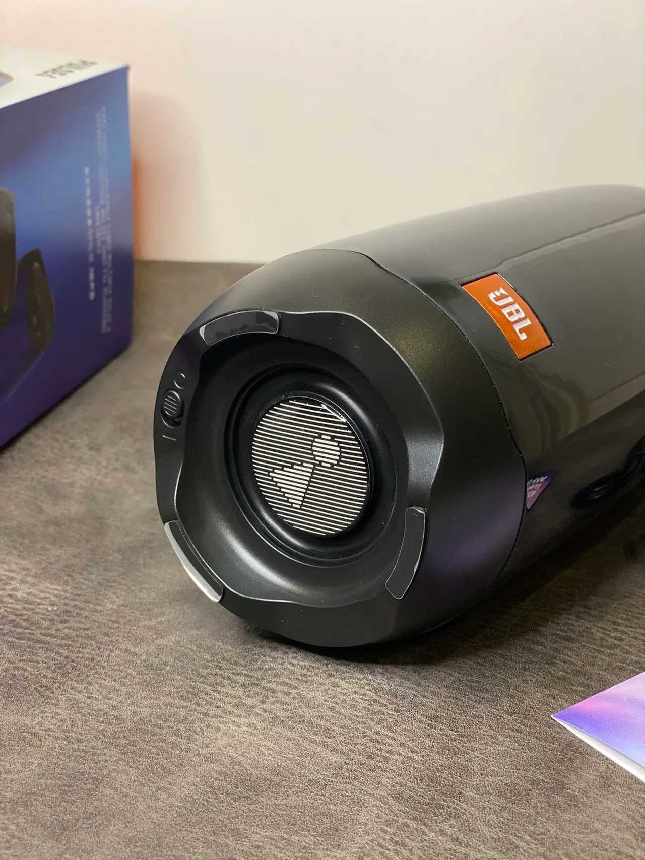 JBL नीला काला गोलाकार पारदर्शी बॉडी पोर्टेबल स्पीकर 4