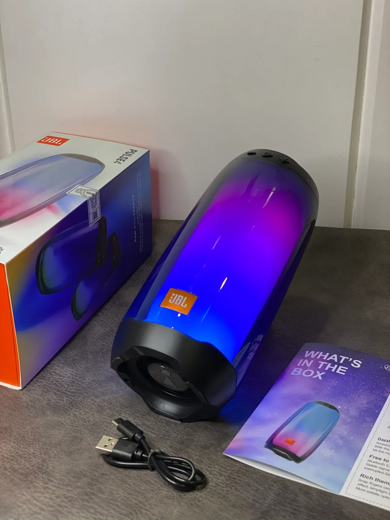 JBL नीला काला गोलाकार पारदर्शी बॉडी पोर्टेबल स्पीकर 7