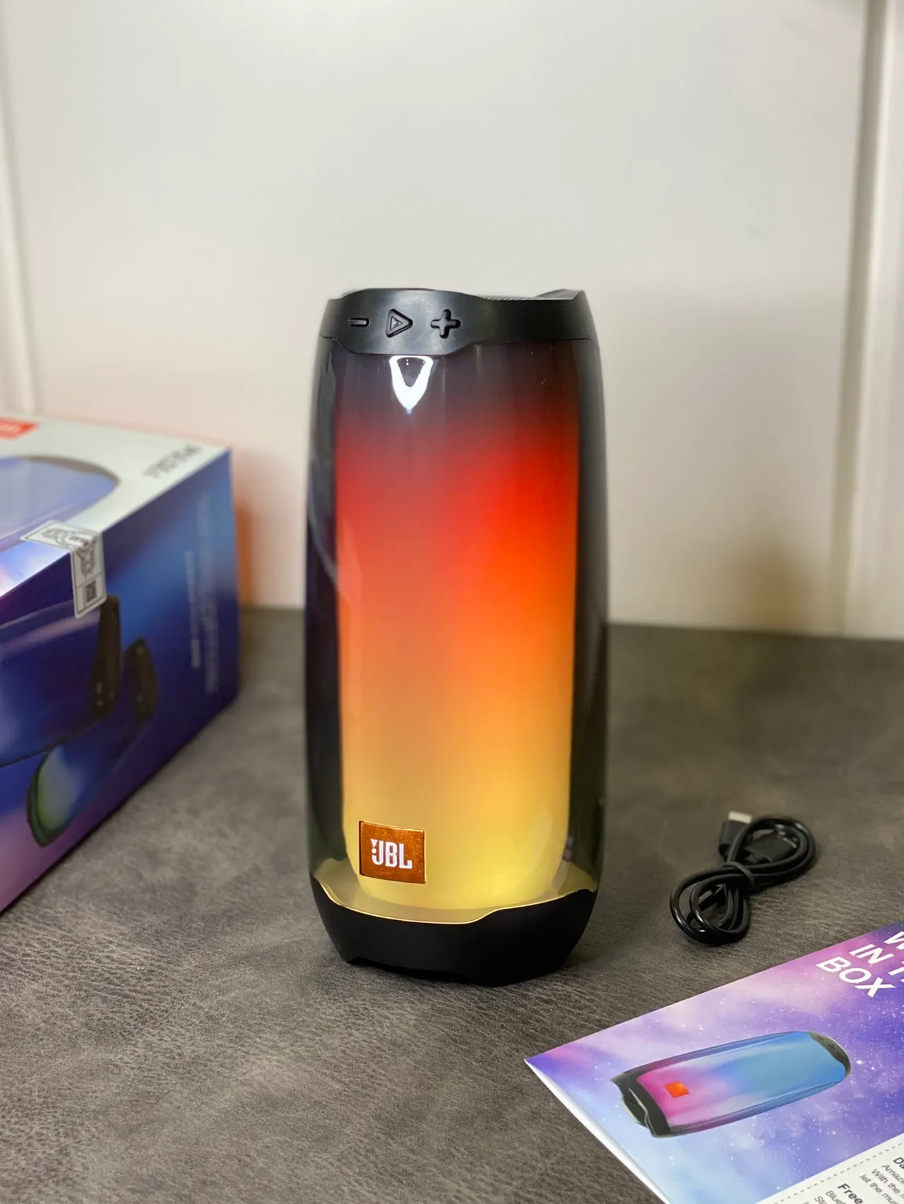 JBL नीला काला गोलाकार पारदर्शी बॉडी पोर्टेबल स्पीकर 9