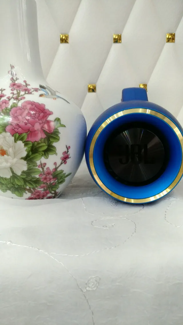 JBL Bleu et Rouge Corps Cylindrique Poignée Supérieure Intégrée Enceinte Portable 3