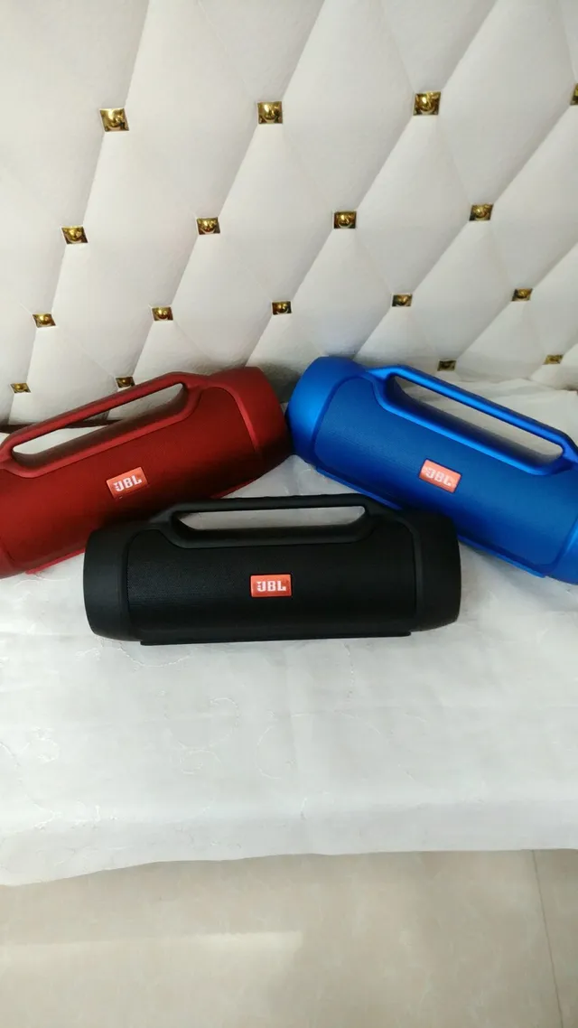 JBL Bleu et Rouge Corps Cylindrique Poignée Supérieure Intégrée Enceinte Portable 4