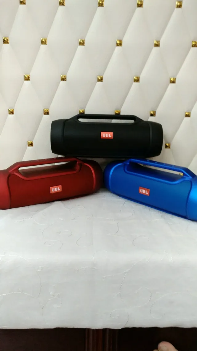 JBL Bleu et Rouge Corps Cylindrique Poignée Supérieure Intégrée Enceinte Portable 5