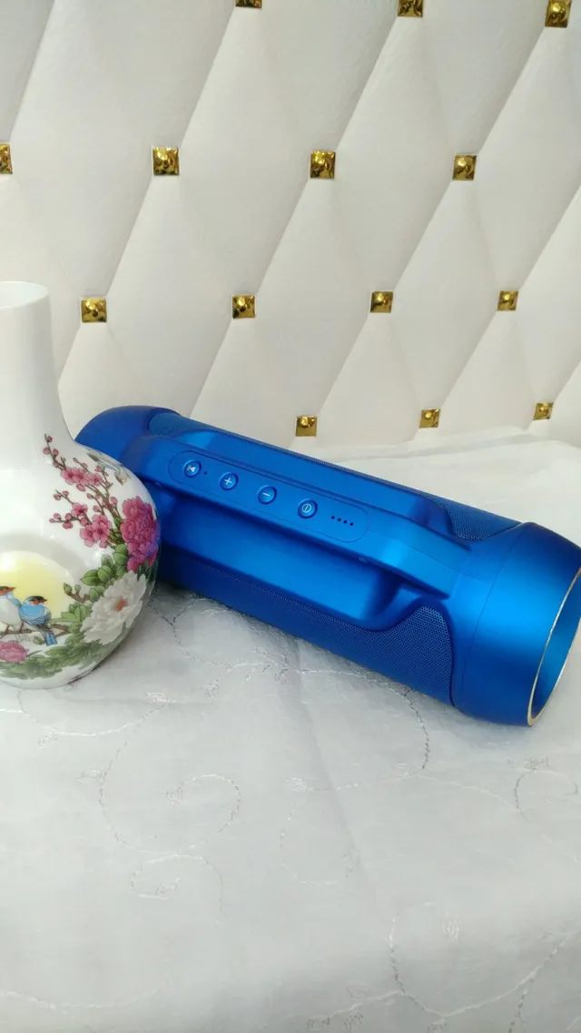 JBL Bleu et Rouge Corps Cylindrique Poignée Supérieure Intégrée Enceinte Portable 7