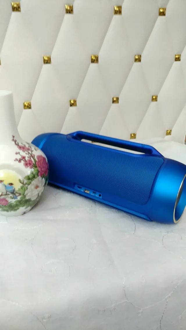JBL Bleu et Rouge Corps Cylindrique Poignée Supérieure Intégrée Enceinte Portable 8