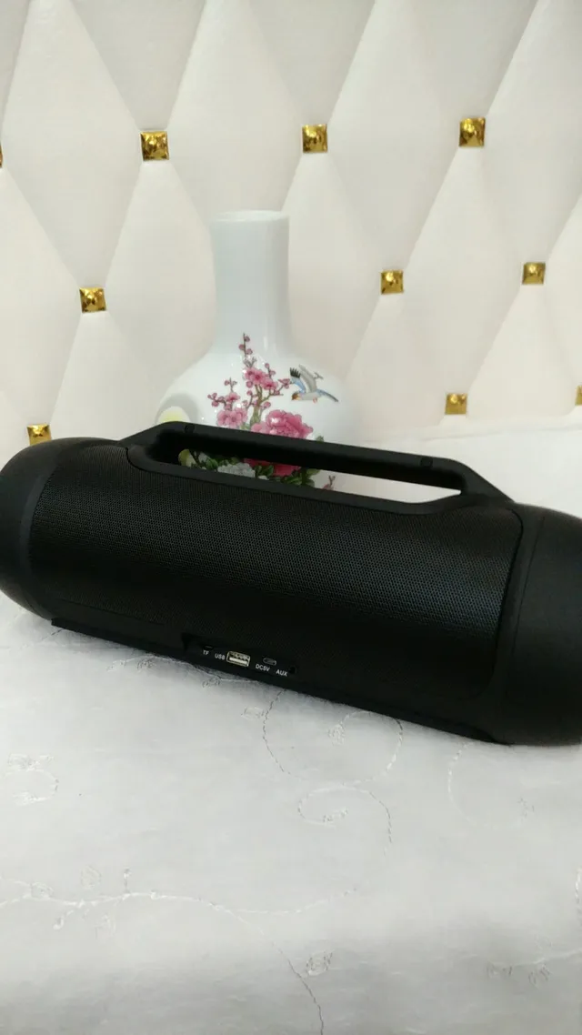 JBL Bleu et Rouge Corps Cylindrique Poignée Supérieure Intégrée Enceinte Portable 11