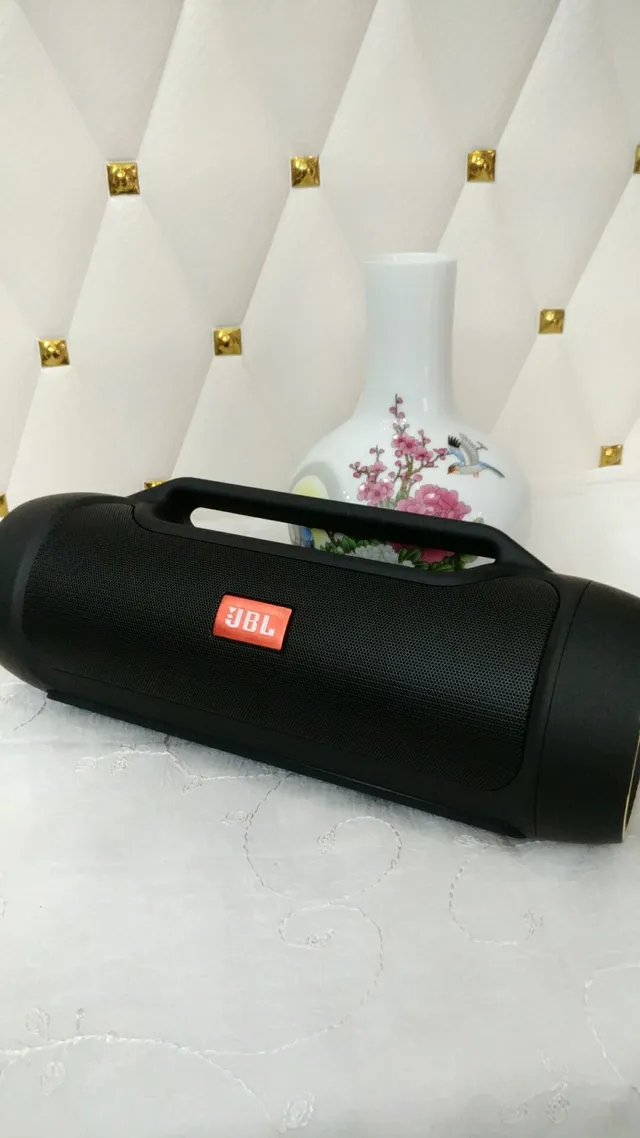JBL Bleu et Rouge Corps Cylindrique Poignée Supérieure Intégrée Enceinte Portable 13