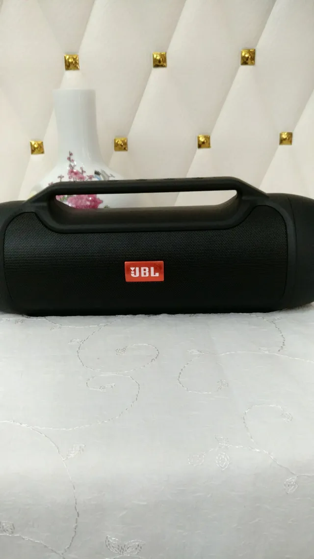 JBL Bleu et Rouge Corps Cylindrique Poignée Supérieure Intégrée Enceinte Portable 14