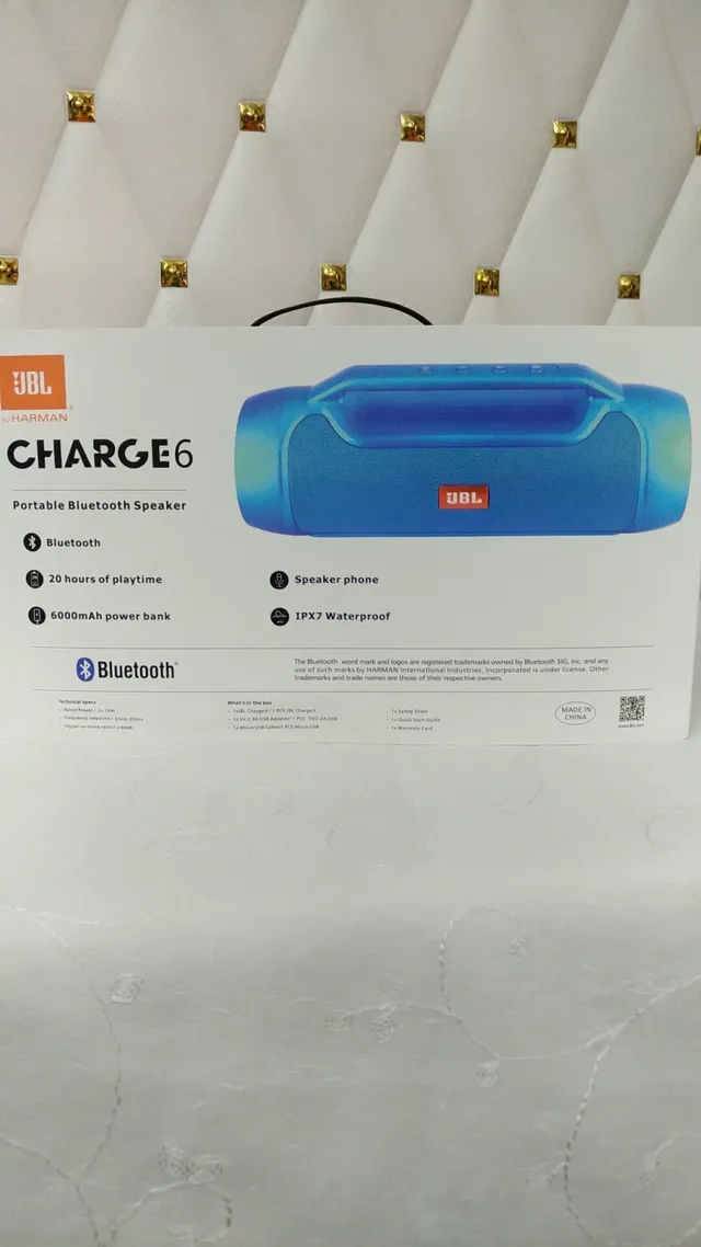 JBL Bleu et Rouge Corps Cylindrique Poignée Supérieure Intégrée Enceinte Portable 17