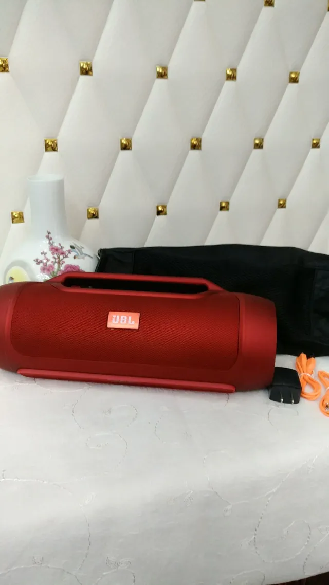 JBL Bleu et Rouge Corps Cylindrique Poignée Supérieure Intégrée Enceinte Portable 21