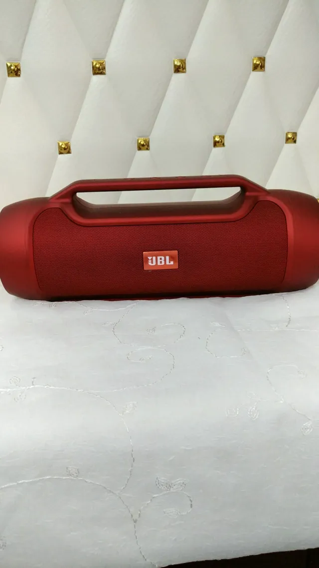 JBL Bleu et Rouge Corps Cylindrique Poignée Supérieure Intégrée Enceinte Portable 23