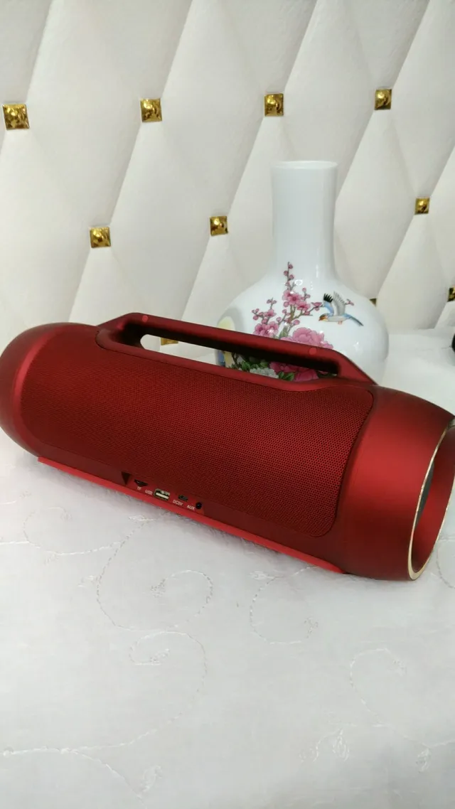 JBL Bleu et Rouge Corps Cylindrique Poignée Supérieure Intégrée Enceinte Portable 24